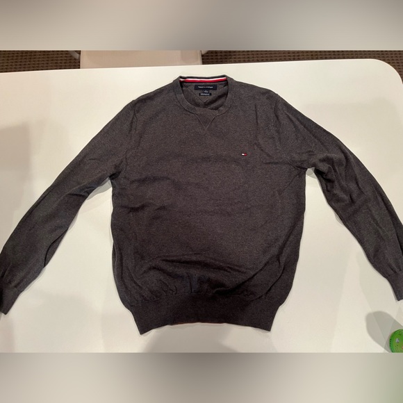 Tommy Hilfiger sweater - Picture 2 of 2